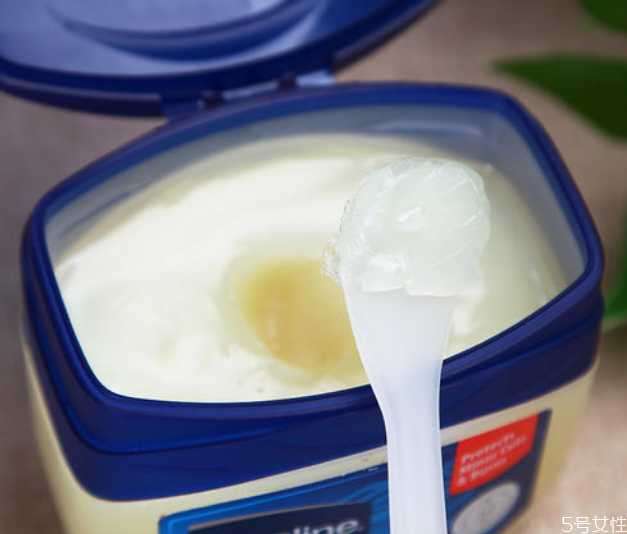 凡士林可以卸妆吗?怎么用凡士林卸妆 凡士林可以卸妆吗?怎么用凡士林卸妆