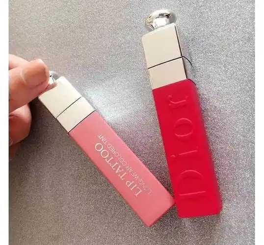 染唇液有润唇的功效吗 染唇液有润唇的功效吗