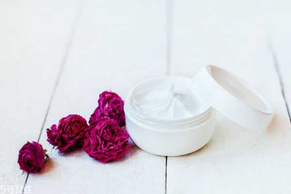 面霜搓泥是什么意思