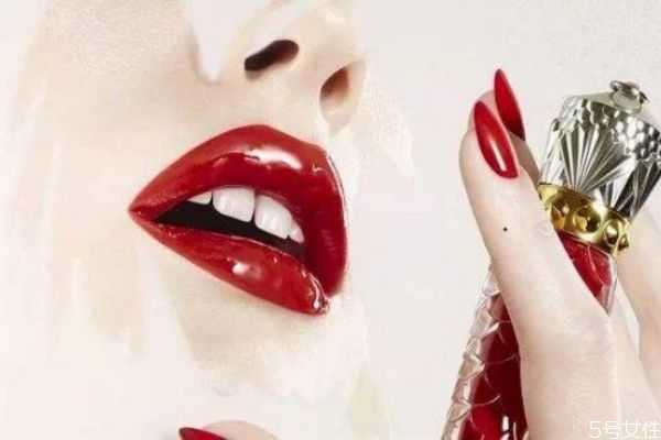 唇釉怎么涂可以成膜？唇釉涂多久了可以成膜