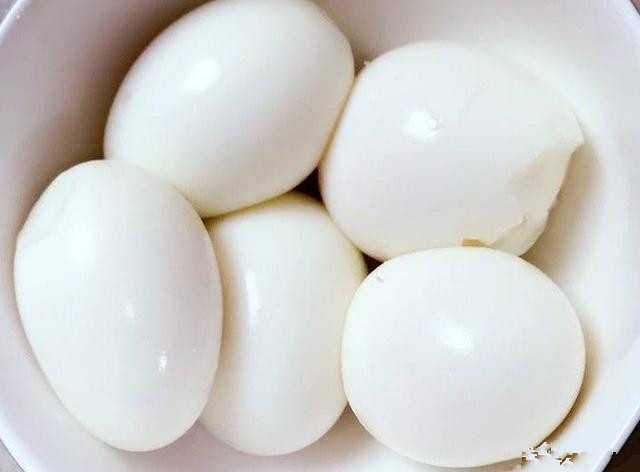 鸡蛋清敷脸能去皱纹吗？