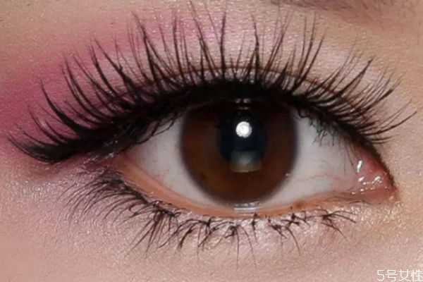 假睫毛会不会导致眼皮松？假睫毛贴久了眼皮会松吗