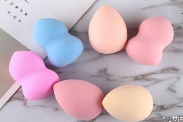 美妆蛋吃粉的表现 美妆蛋吃粉是怎么样的 美妆蛋吃粉的表现 美妆蛋吃粉是怎么样的