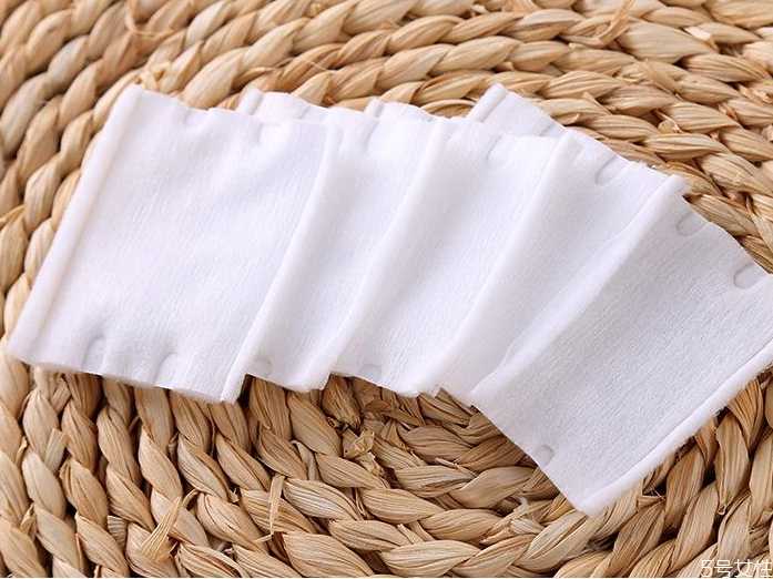 卸妆油能用化妆棉吗?为什么卸妆油不能用卸妆棉擦 卸妆油能用化妆棉吗?为什么卸妆油不能用卸妆棉擦