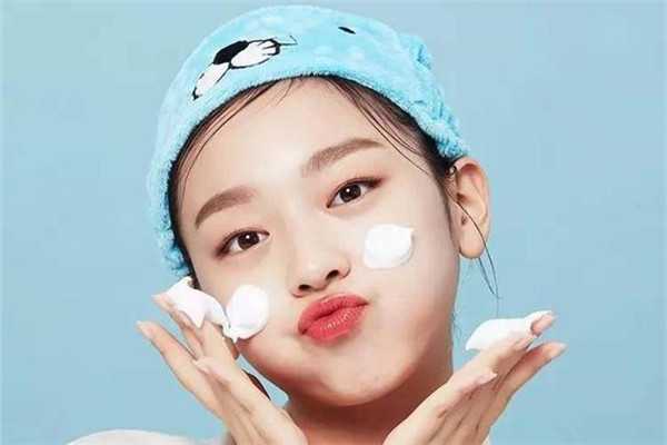 脸部皮肤暗黄怎么变白？脸部皮肤变得暗黄怎么解决