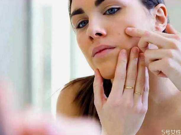 戴口罩长痘痘涂什么药膏？口罩闷痘怎么快速消除