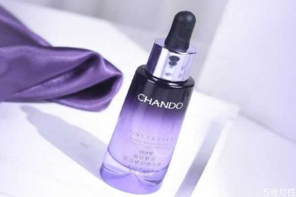 自然堂小紫瓶精华含酒精吗？自然堂小紫瓶敏感肌可以用吗