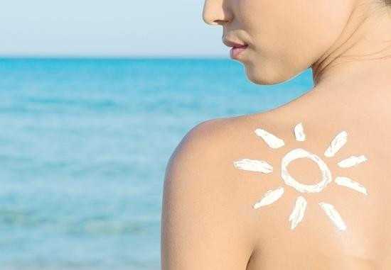 脸部皮肤暗黄怎么变白？脸部皮肤变得暗黄怎么解决