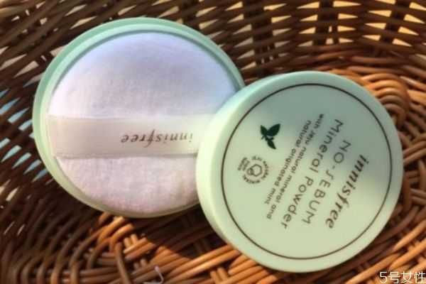不化妆散粉能控油吗？散粉为什么能控油
