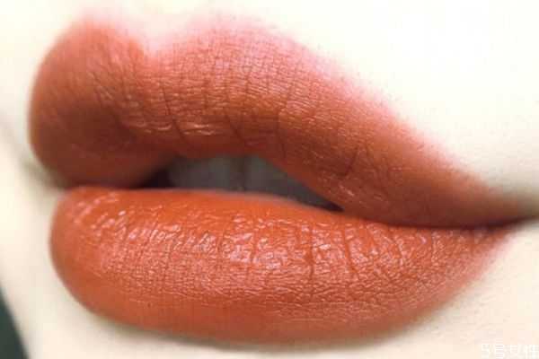 雾面口红和镜面口红哪个好用?分别适合不同人群 雾面口红和镜面口红哪个好用?分别适合不同人群