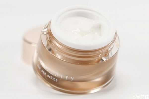 ​长期不用面霜会有什么后果？使用保湿面霜的方法