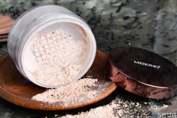 不化妆散粉能控油吗？散粉为什么能控油