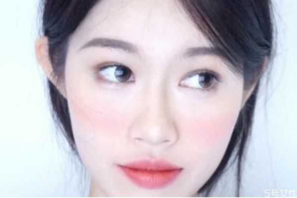 怎么避免腮红打多？腮红打多了怎样补救