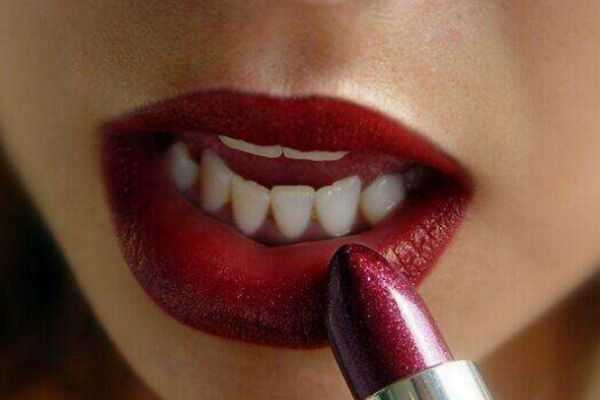 戴口罩要涂口红雨衣吗？口红雨衣真的不掉色吗