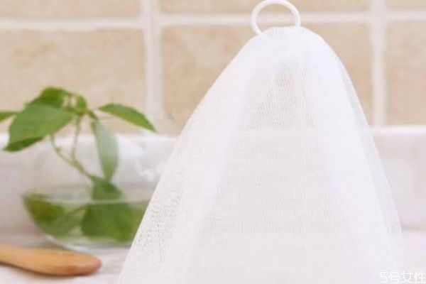 起泡网可以洗澡吗？起泡网和浴球的区别