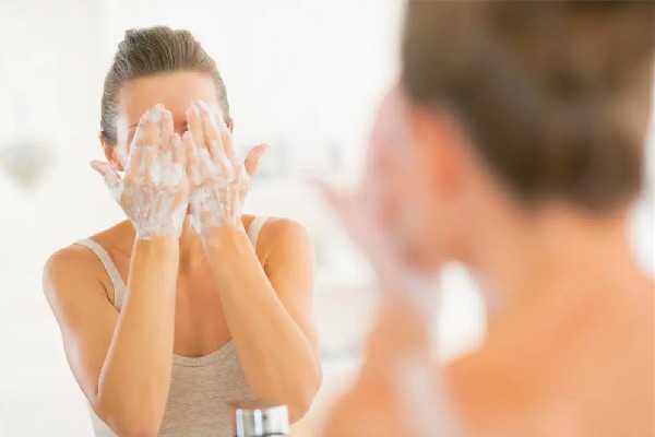 洗脸放盐和白醋有什么作用 洗脸放盐和白醋有什么作用