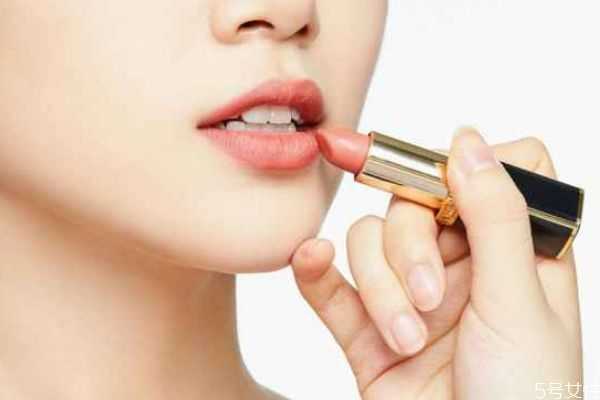 冷皮适合什么颜色口红？适合冷白皮的口红颜色