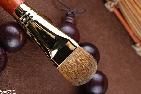第一次买粉底刷怎么挑