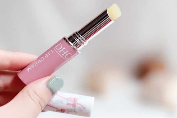 润唇膏在口红之前涂吗 润唇膏在口红之前涂吗