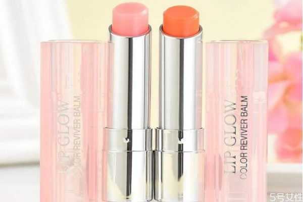 变色唇膏能涂着睡觉吗?涂唇膏的正确步骤 变色唇膏能涂着睡觉吗?涂唇膏的正确步骤