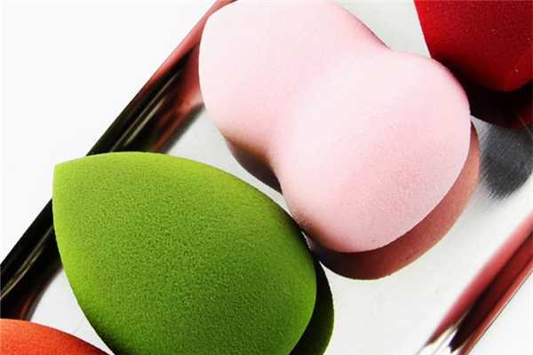 美妆蛋吸粉是什么原因 美妆蛋吸粉是什么原因