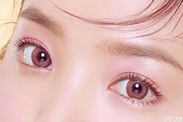 戴隐形眼镜可以哭吗