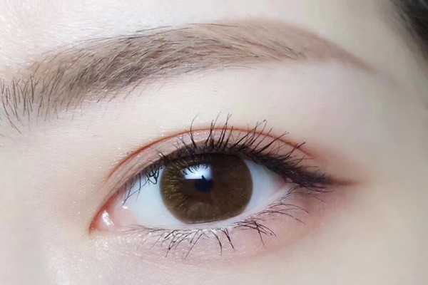 戴美瞳能滴眼药水吗 戴美瞳能滴眼药水吗