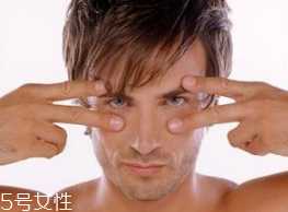 男性皮肤干燥缺水怎么办？不同年龄的男人护肤指南