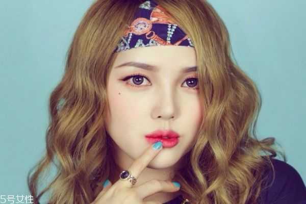 美瞳戴什么颜色好看 最流行的美瞳颜色