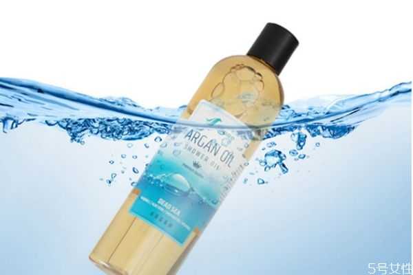 沐浴油和沐浴啫喱区别 沐浴啫喱和沐浴露有什么区别 沐浴油和沐浴啫喱区别 沐浴啫喱和沐浴露有什么区别