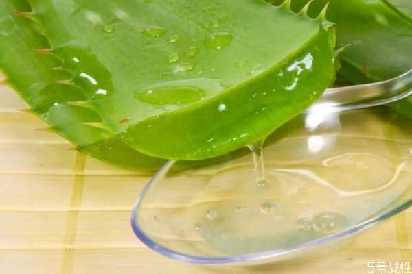 新鲜的芦荟汁可以直接涂抹在脸上吗？芦荟汁直接涂脸吗