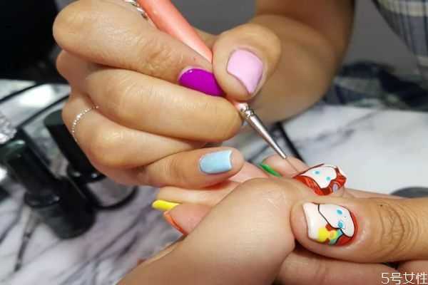 甲油胶能带替彩绘胶吗