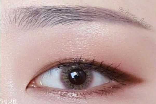 单眼皮用什么颜色眼影？4款适合单眼皮的眼影推荐