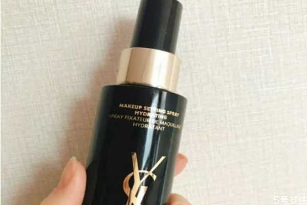粉底和定妆喷雾可以一起用吗?定妆喷雾在粉底前还是后 粉底和定妆喷雾可以一起用吗?定妆喷雾在粉底前还是后