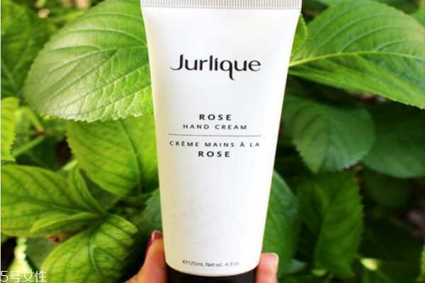 夏天可以涂护手霜吗 夏天可以涂护手霜吗