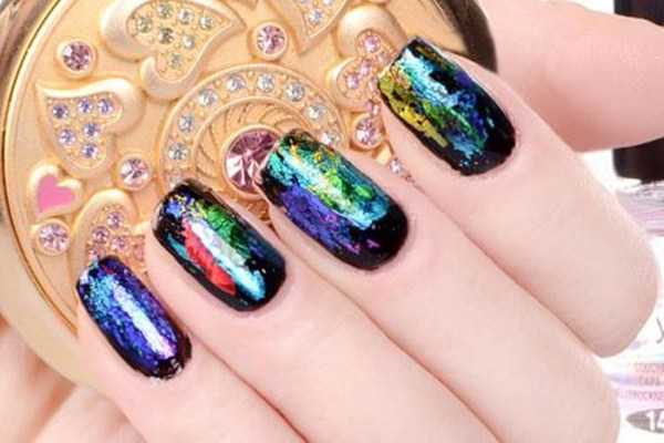 美甲是先涂魔镜粉还是先封层?用魔镜粉的小贴士 美甲是先涂魔镜粉还是先封层?用魔镜粉的小贴士