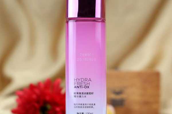 补水细致毛孔用什么 补水细致毛孔用什么