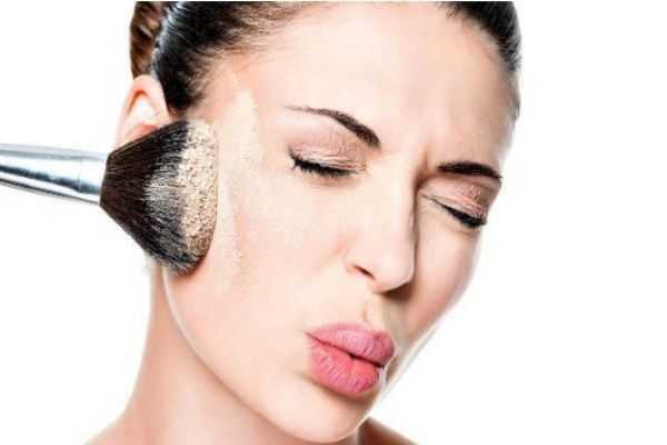 怎么化妆比较服帖？可以让底妆不浮粉的小技巧