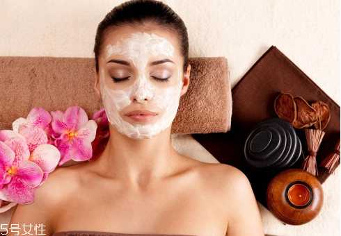 夏天适合用补水面膜吗 夏天适合用补水面膜吗