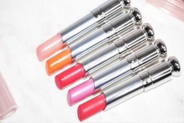 经常用变色唇膏好吗?长期涂变色唇膏的危害