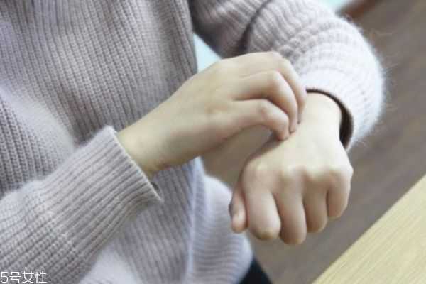 一到冬天皮肤就发痒是皮肤病吗 一到冬天皮肤就发痒是皮肤病吗