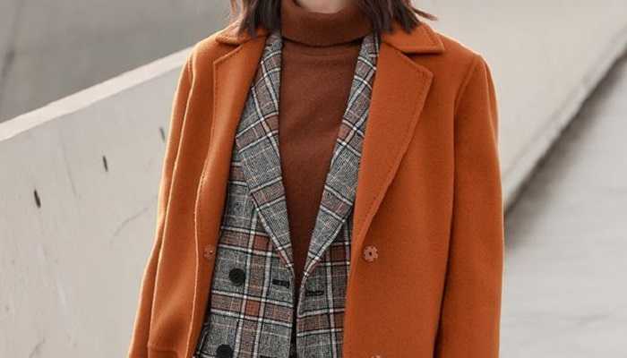 咖啡色毛衣适合搭配什么大衣 咖啡色毛衣适合搭配什么大衣