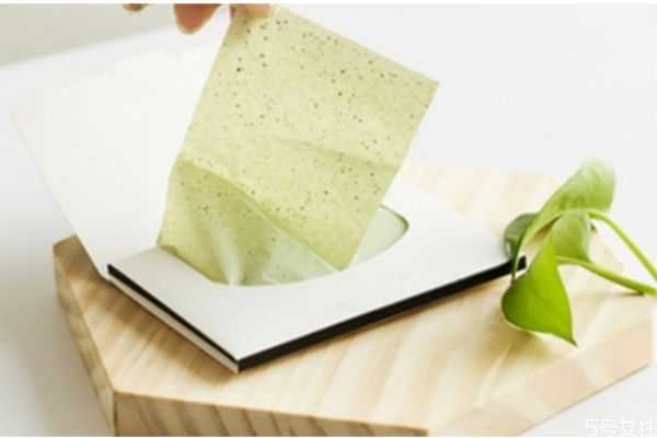 为什么吸油纸会变透明?为什么吸油纸上有粉末状 为什么吸油纸会变透明?为什么吸油纸上有粉末状