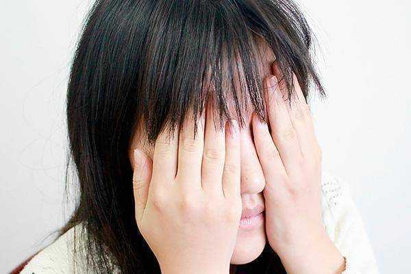 鼻子里总能挤出的“小白条”是什么？怎么能够快速去除？ 