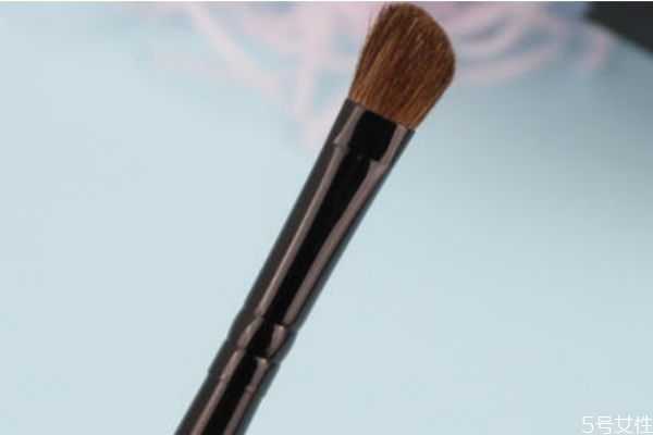鼻影刷刷头有几种？鼻影刷可以用眼影刷代替吗