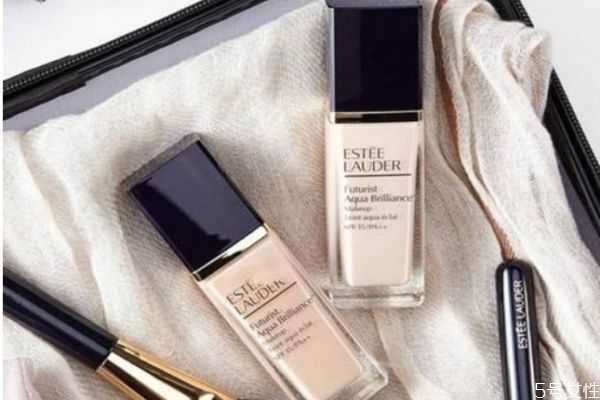 打粉底有一片一片的干纹怎么回事？使用粉底时要注意一些小细节