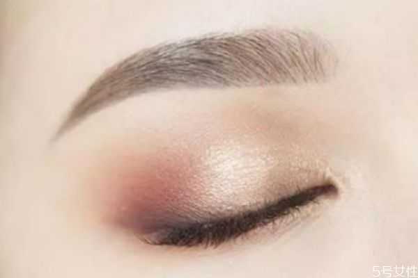肿眼皮适合哑光吗？肿眼泡的眼妆误区