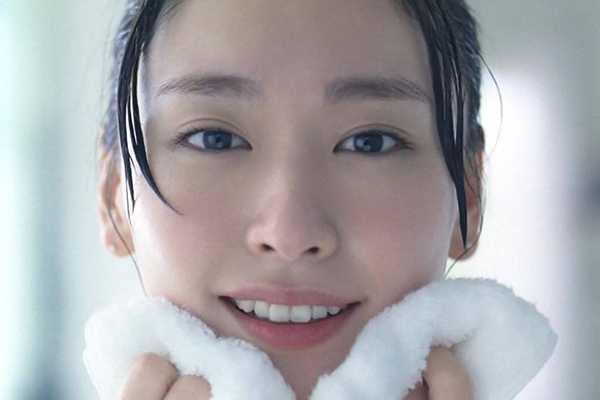 粉底液用洗面奶洗不干净吗 粉底液用洗面奶洗不干净吗