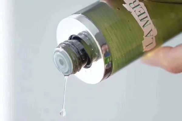 海蓝之谜精粹水有酒精成分吗