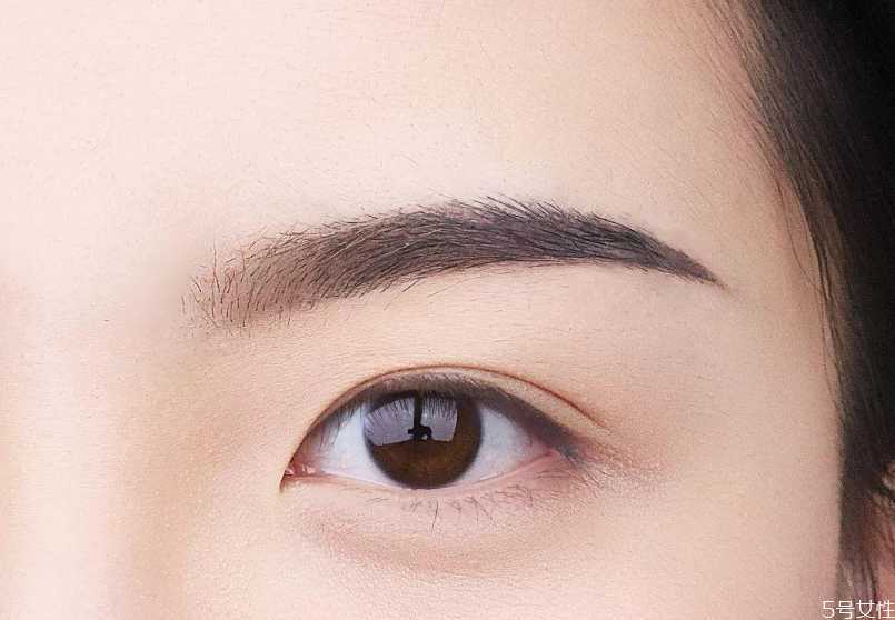 浅色眉毛适合什么肤色